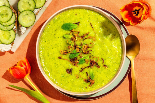 Gurken-Minz-Suppe mit Schalotten