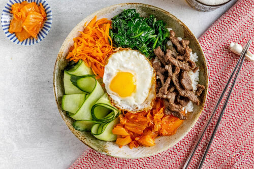 Bibimbap mit Rindfleisch und Spiegelei