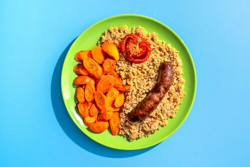 Deftige Rindswurst mit Ofenkarotten