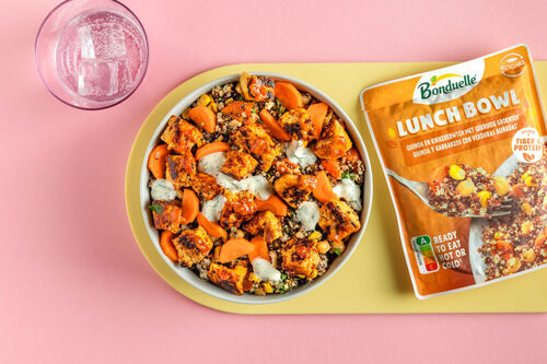 Tofu met harissa en yoghurt-kruidensaus