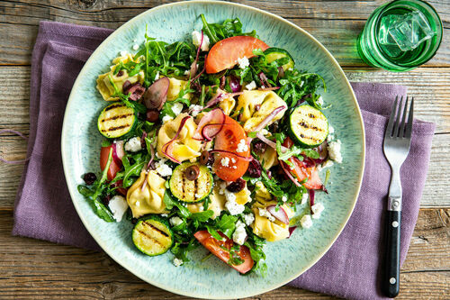 Tortellisalade met feta en olijven