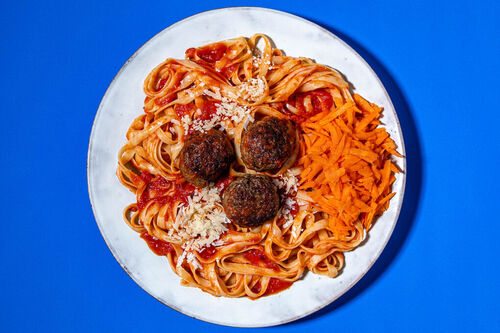 Hackbällchen in Sugo all’arrabbiata