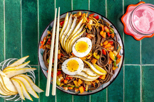 Ei auf Sobanudeln koreanische Art