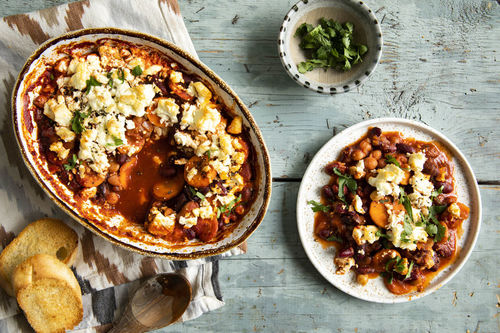 Gegratineerde bonenschotel met feta