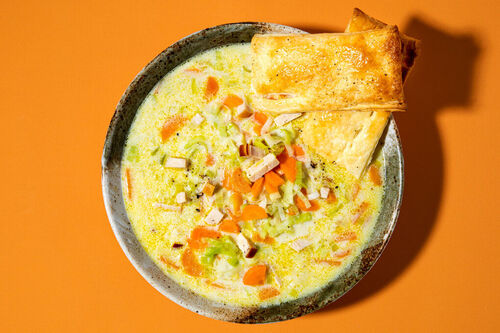 Gemüsecremesuppe mit Hähnchen