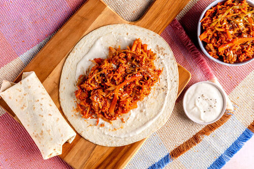 Cajun-burrito's met groente en fetasaus