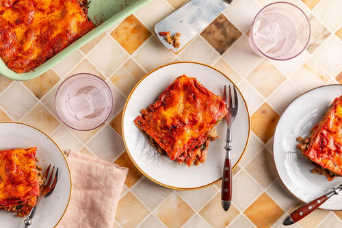 Roze lasagne bolognese met varkensgehakt