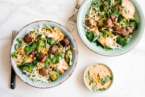 Aziatische salade met runderreepjes