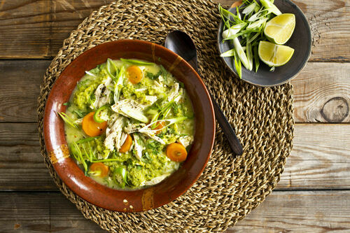 Peruanische Suppe mit Bio-Huhn