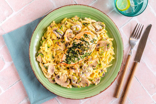 Bio-kip met peterseliekorst