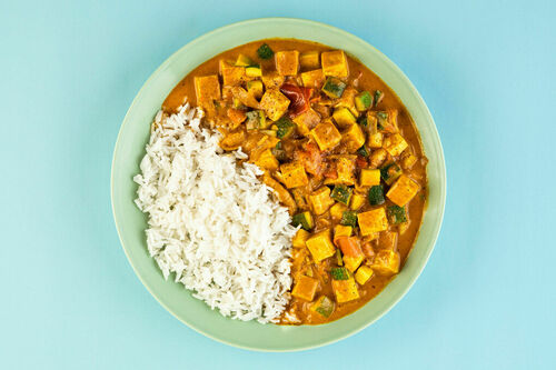 Gelbes Tofucurry an Basmati