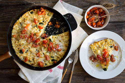Rijstcake met courgette, prei en feta