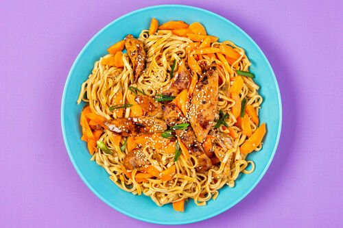 Asia-Schweinegeschnetzeltes mit Mie-Nudeln