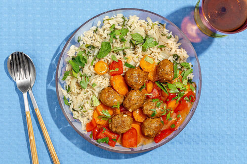 Geflügelhackbällchen in scharfem Gemüseragout