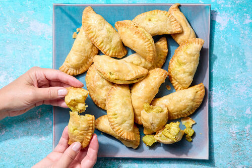Malaysian Chicken Curry Puffs