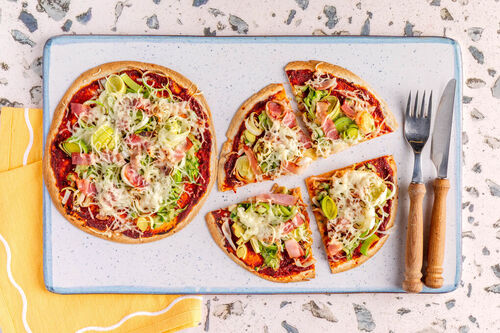 Vrolijke "tortilla-pizza's" met spek