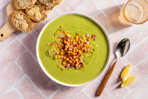 Brokkolisuppe mit Kichererbsen und Speck