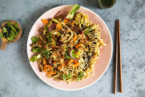 Asia-Nudelpfanne mit Schweinehack