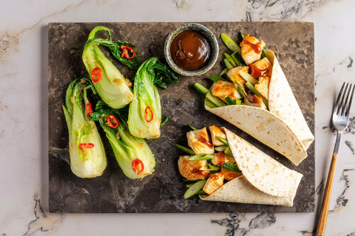 Scharfe Asia-Hähnchen-Wraps