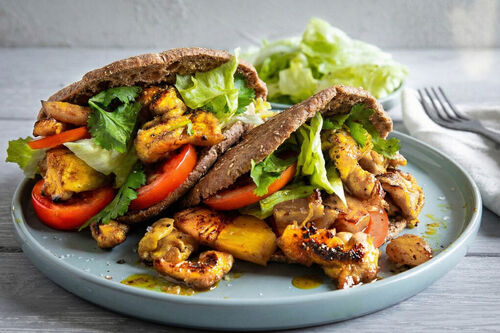 Gebratenes Curry-Hähnchen mit Ananas