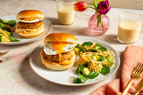 Sandwich met saucijsburger & spiegelei