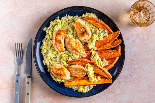 Bio-kipmedaillons in roomsaus