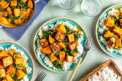 Zoete aardappel-kokoscurry met tofu