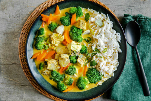 Asiatische Fischsuppe mit Alaska-Seelachs