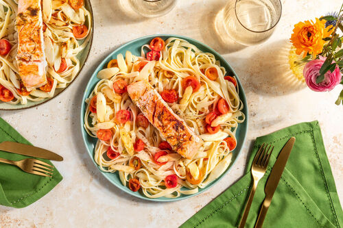 Lachsfilet auf Spargel-Pasta