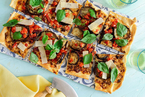 Flammkuchen met aubergine en ui