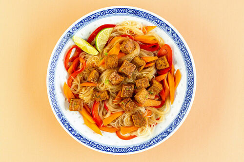 Geurige tofu op glasnoedels