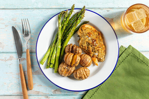 Hähnchenfilet mit würzigem Bröseltopping