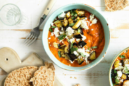 Griechisches Auberginenragout mit Feta