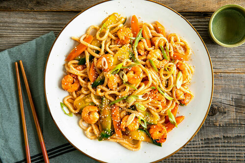 Koreanische Vollkornnudelpfanne