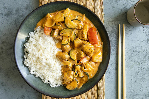 Getand browser Infrarood Pittige Thaise curry met varkensvlees en courgette met ananas | Marley Spoon