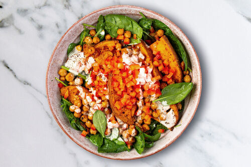 Zoete aardappel-bowl met crème fraîche