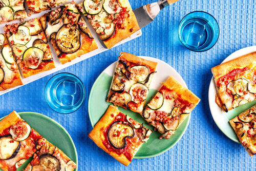 Courgette-aubergine-pizza's met spek