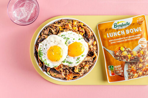 Quinoa-bowl met champignons en spiegelei