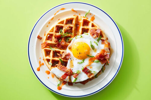 Cheddar-Scallion Waffle with Buffalo Sauce 🧇