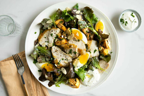 Hähnchensalat mit hartgekochtem Ei