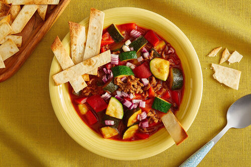 Mexikanische Bio-Hackfleisch-Gemüse-Suppe