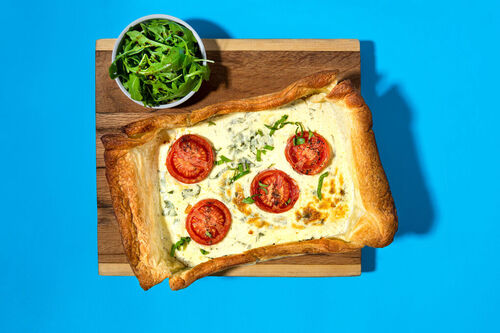 Blätterteigtarte mit Tomaten und Feta