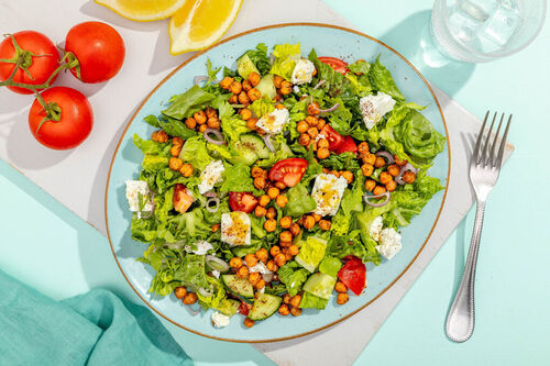 Mediterraner Kichererbsensalat mit Feta