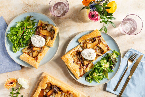 Tarte mit Chicorée, Pilzen und Burrata