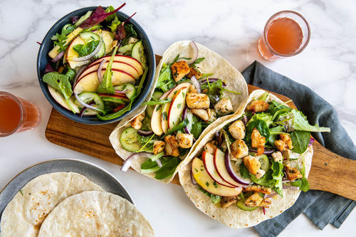 Tortilla's met kipstukjes en appel