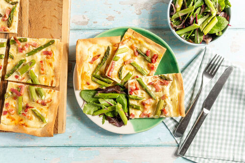 Flammkuchen mit Spargel und Speck