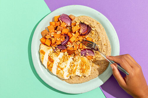 Kipfilet uit de oven met linzenhummus