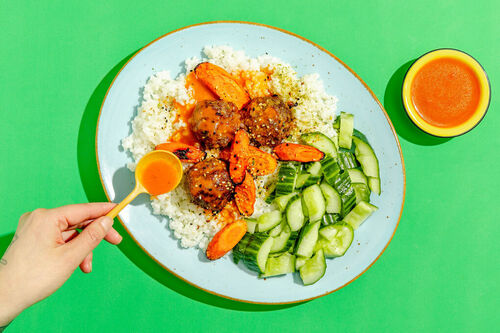 Koreaanse gehaktballetjes op sushirijst