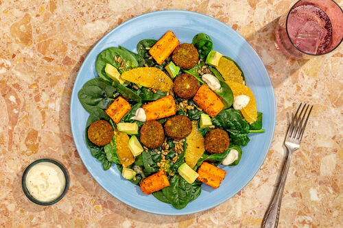 Forse salade met falafel en ovenwortel