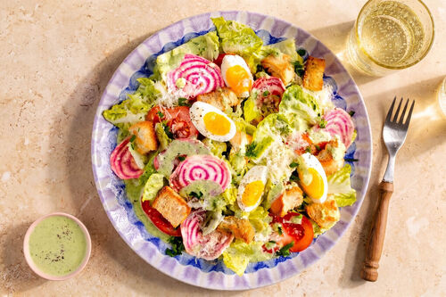 De-luxe-Salat mit Chioggia-Bete und Ei
